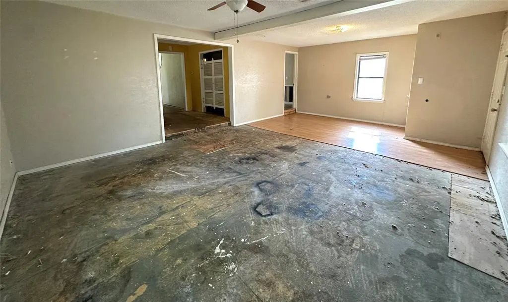 Photo 6 — 321 W 1st Street, Elk City, OK 73644