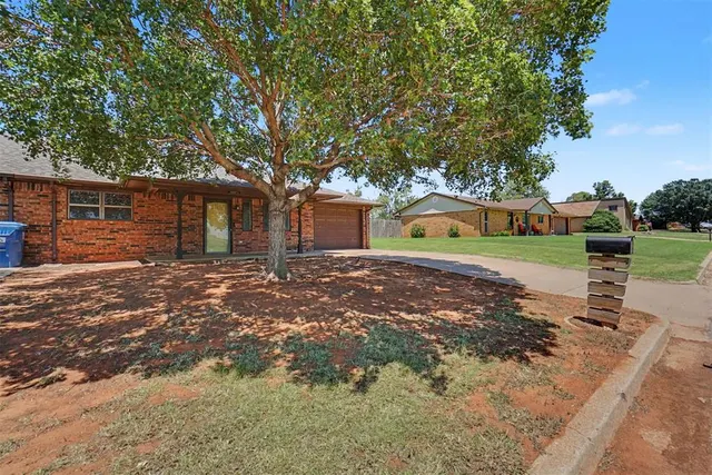 Photo 4 — 1402 Partridge ( 1402 1/2) Lane, Cordell, OK 73632