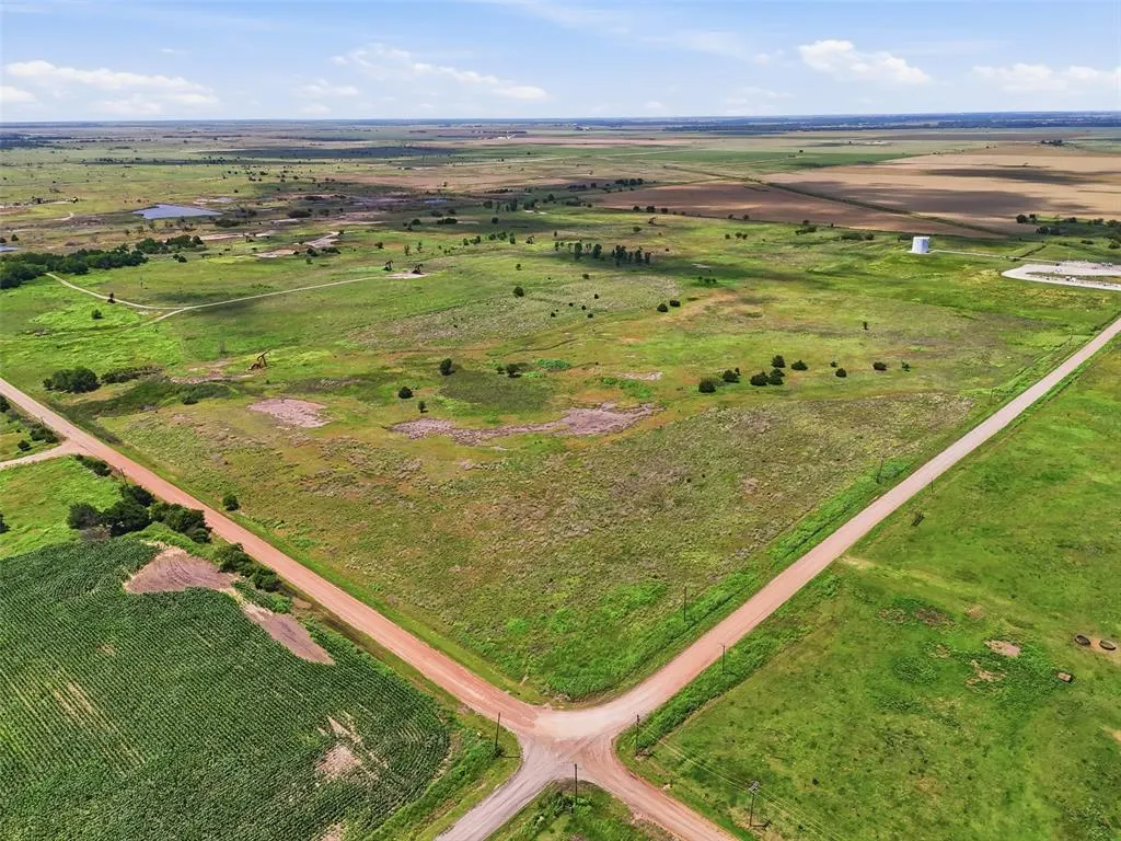 Front exterior — E County Line Road, Tonkawa, OK 74653