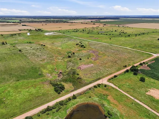Photo 4 — E County Line Road, Tonkawa, OK 74653