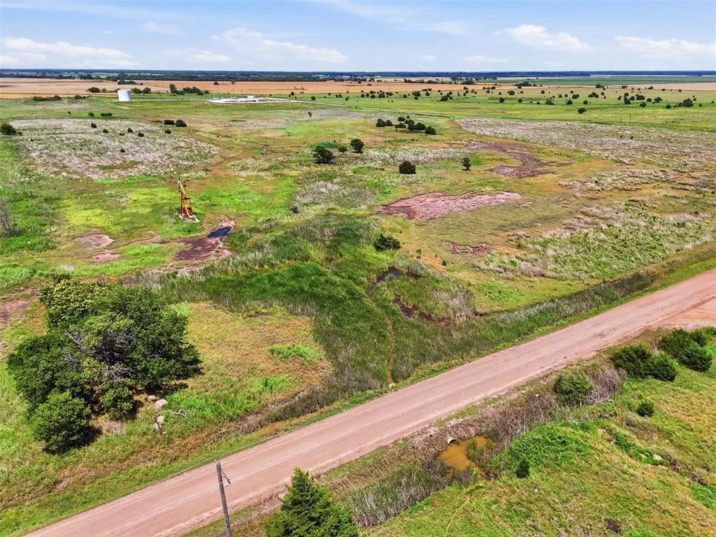 Photo 17 — E County Line Road, Tonkawa, OK 74653