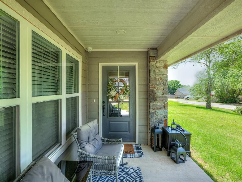 Photo 3 — 402 S Van Buren Avenue, Blanchard, OK 73010