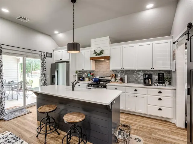 Photo 6 — 402 S Van Buren Avenue, Blanchard, OK 73010