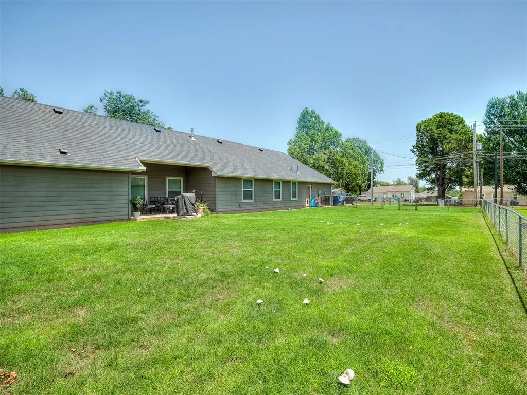 Photo 22 — 402 S Van Buren Avenue, Blanchard, OK 73010