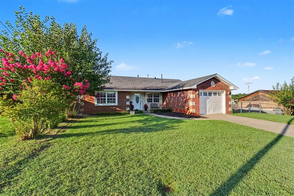 Photo 3 — 132 Florence Drive, Cordell, OK 73632