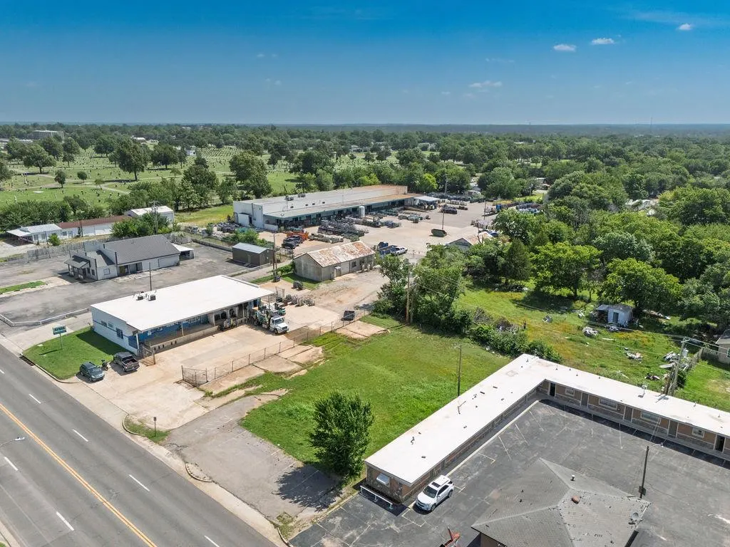 Photo 4 — 1225 N Harrison Avenue, Shawnee, OK 74801