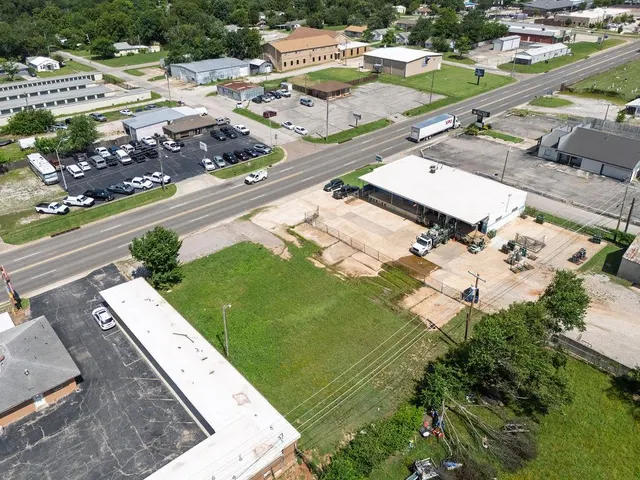 Photo 7 — 1225 N Harrison Avenue, Shawnee, OK 74801