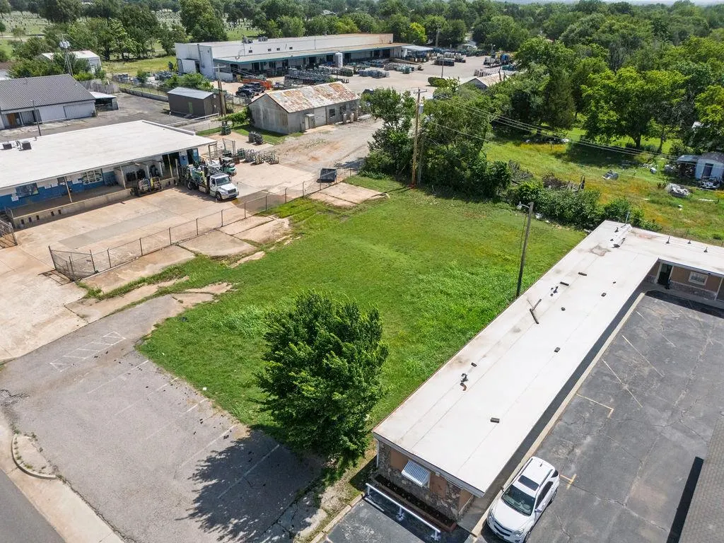 Photo 14 — 1225 N Harrison Avenue, Shawnee, OK 74801