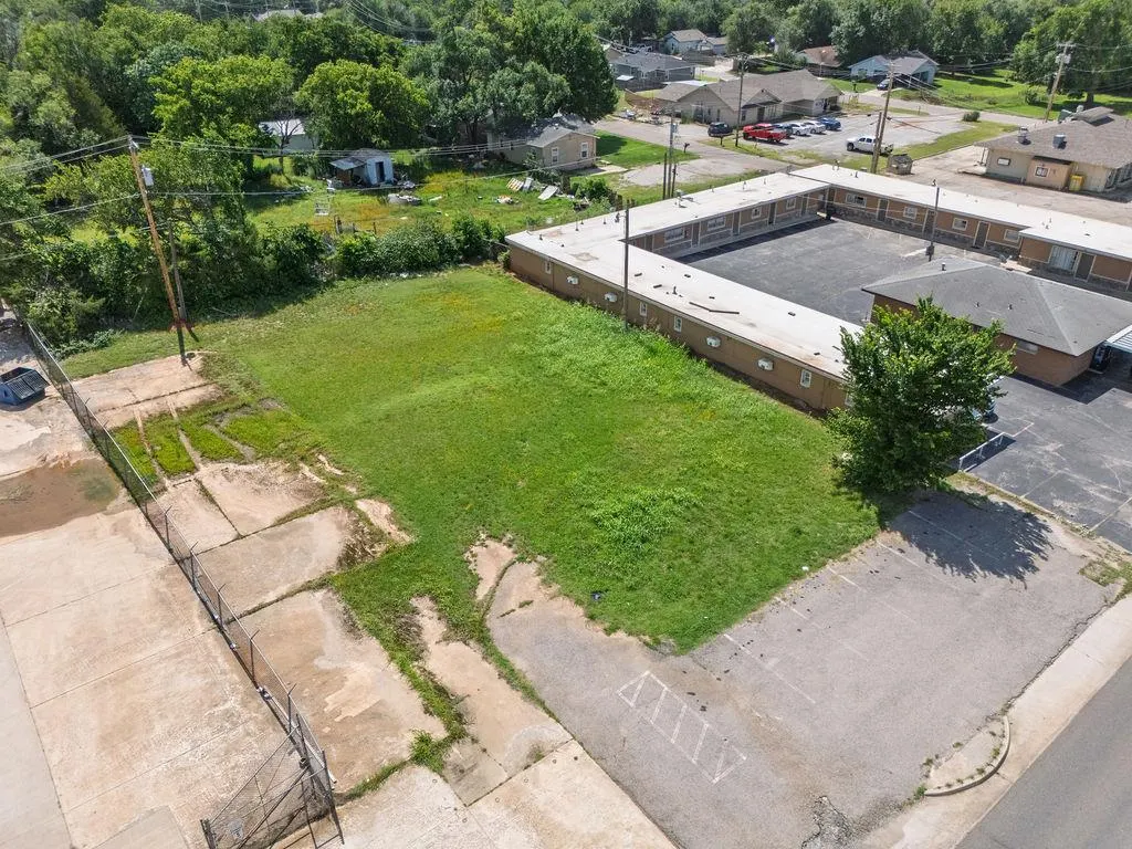 Photo 18 — 1225 N Harrison Avenue, Shawnee, OK 74801