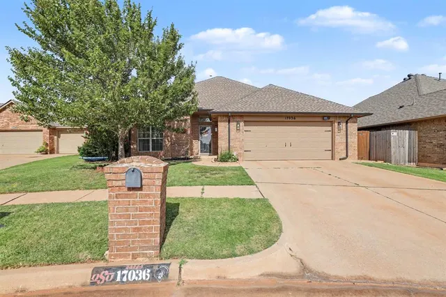 Photo 2 — 17036 Hardwood Place, Edmond, OK 73012