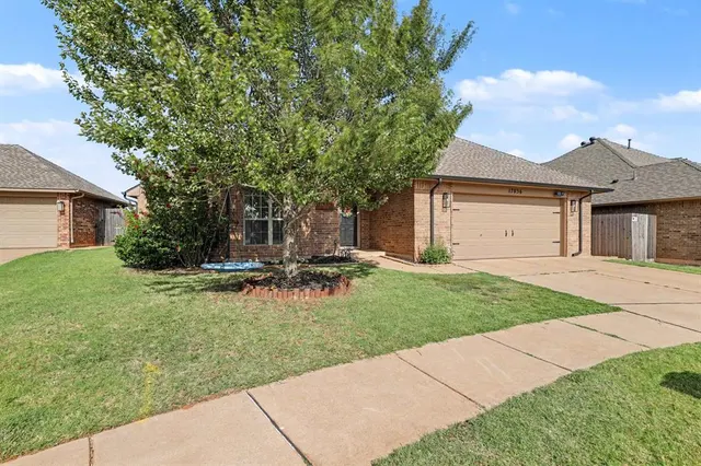 Photo 3 — 17036 Hardwood Place, Edmond, OK 73012