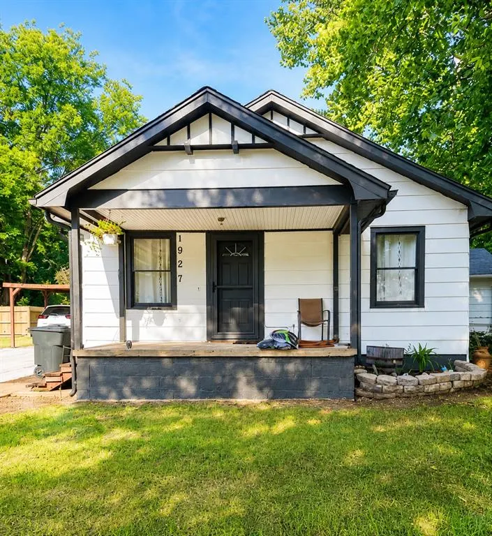 Photo 2 — 1927 Cedar Street, Ponca City, OK 74604