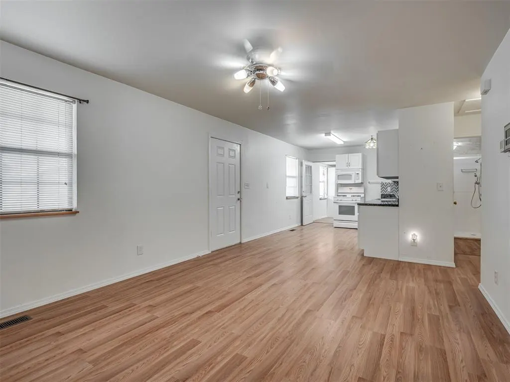 Photo 11 — 202 W 7th Street, Amber, OK 73004