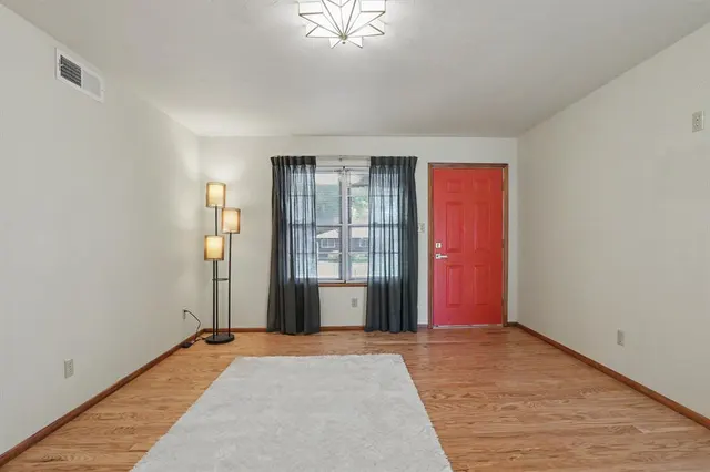 Photo 2 — 1724 Serenade Drive, Oklahoma City, OK 73130