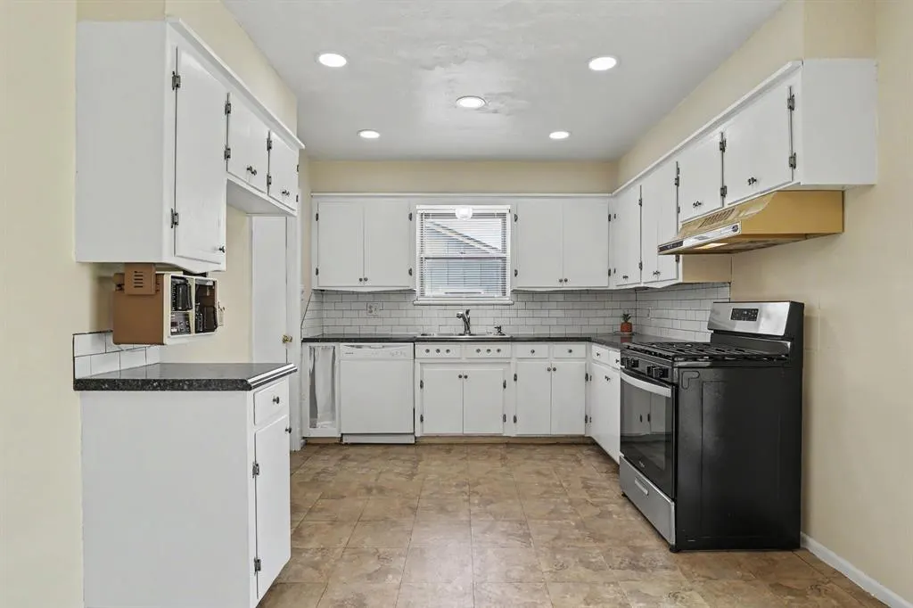 Photo 4 — 1724 Serenade Drive, Oklahoma City, OK 73130
