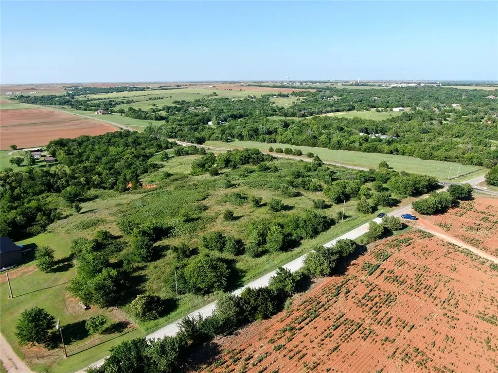 Photo 2 — 15165 N Gregory Road, Yukon, OK 73099