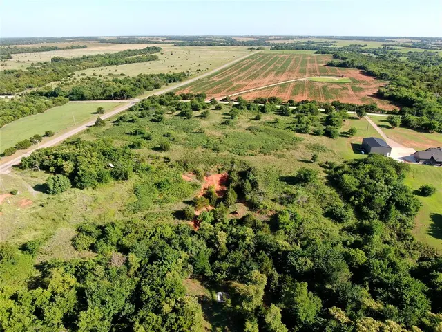 Photo 3 — 15165 N Gregory Road, Yukon, OK 73099