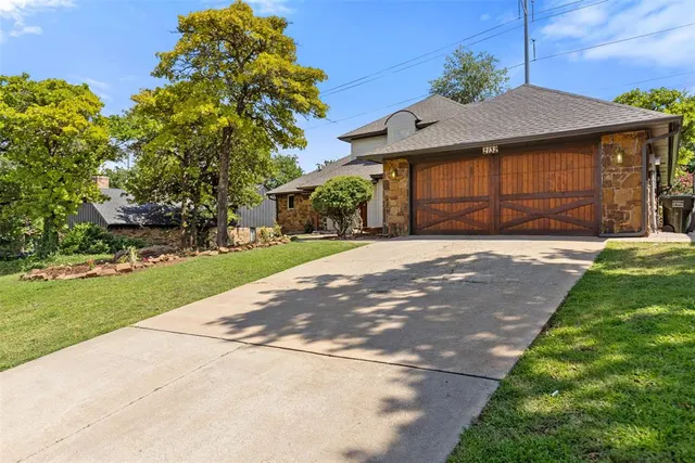 Photo 2 — 2132 Running Branch Road, Edmond, OK 73013