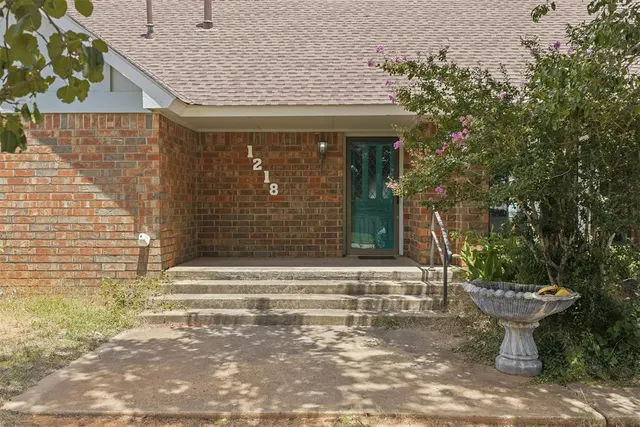 Photo 2 — 1218 Ridgewood Drive, Lindsay, OK 73052