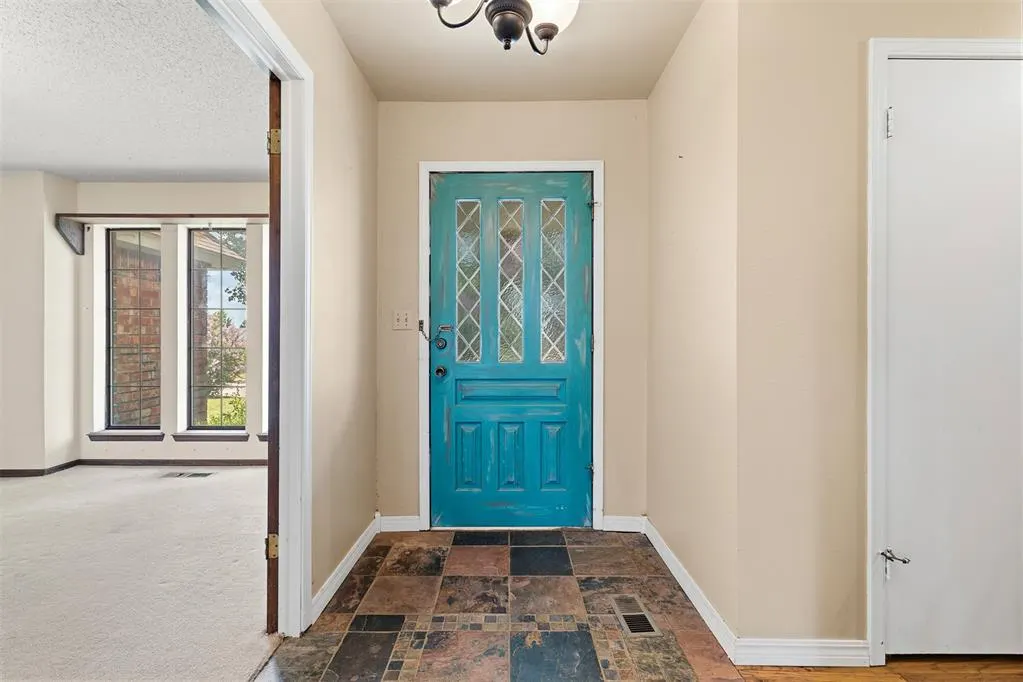 Photo 3 — 1218 Ridgewood Drive, Lindsay, OK 73052
