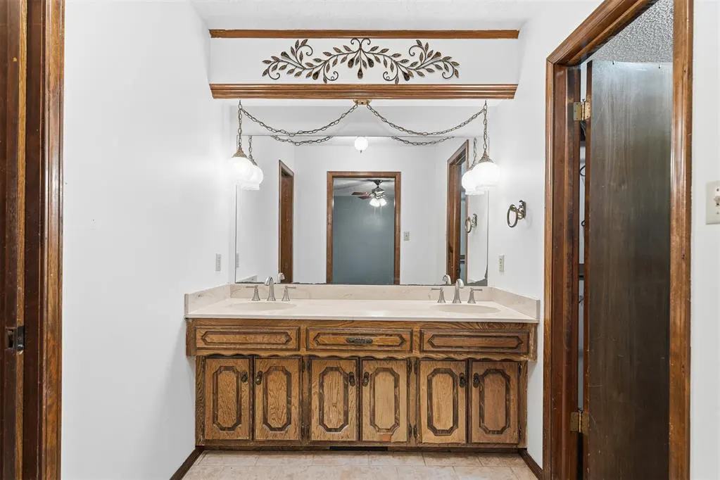 Photo 18 — 1218 Ridgewood Drive, Lindsay, OK 73052