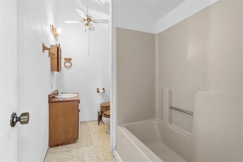 Photo 30 — 1218 Ridgewood Drive, Lindsay, OK 73052
