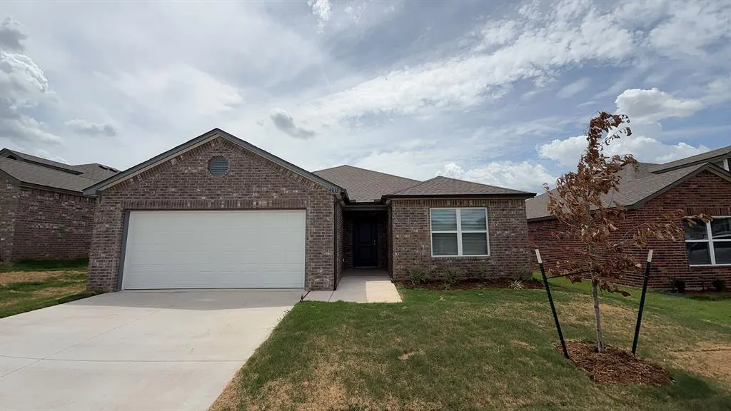 Front exterior — 4013 Becky Lane, Mustang, OK 73064