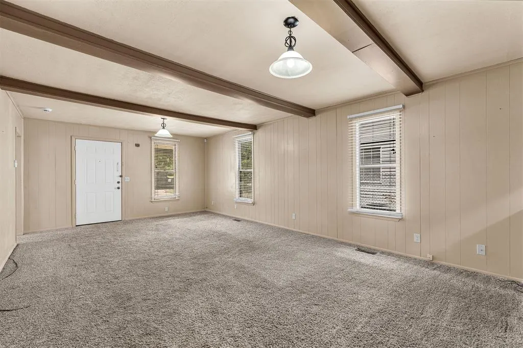 Photo 4 — 617 S Roberts Avenue, El Reno, OK 73036