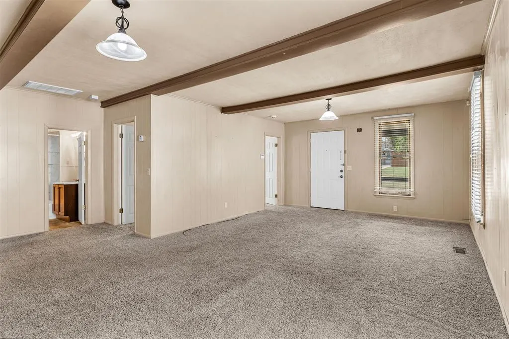 Photo 5 — 617 S Roberts Avenue, El Reno, OK 73036