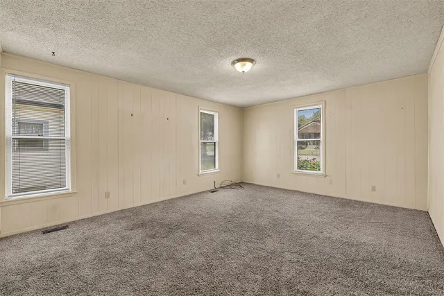 Photo 8 — 617 S Roberts Avenue, El Reno, OK 73036