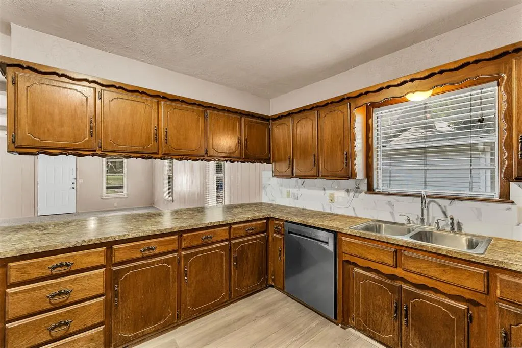 Photo 13 — 617 S Roberts Avenue, El Reno, OK 73036