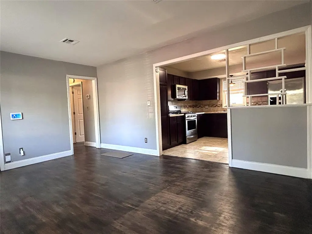 Photo 4 — 4021 N Sterling Avenue, Oklahoma City, OK 73122