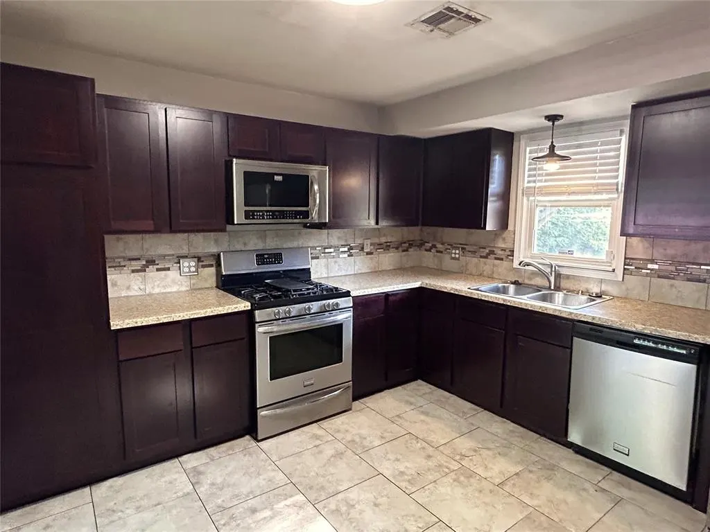 Photo 7 — 4021 N Sterling Avenue, Oklahoma City, OK 73122