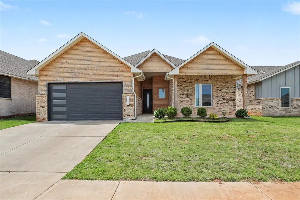 Front exterior — 15817 Capri Lane, Edmond, OK 73013