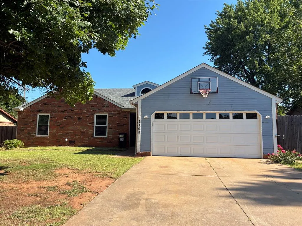 Front exterior — 2105 Castle Rock, Edmond, OK 73003