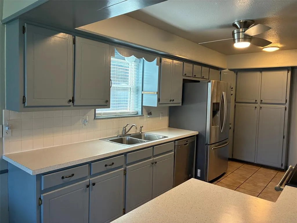 Photo 4 — 2105 Castle Rock, Edmond, OK 73003