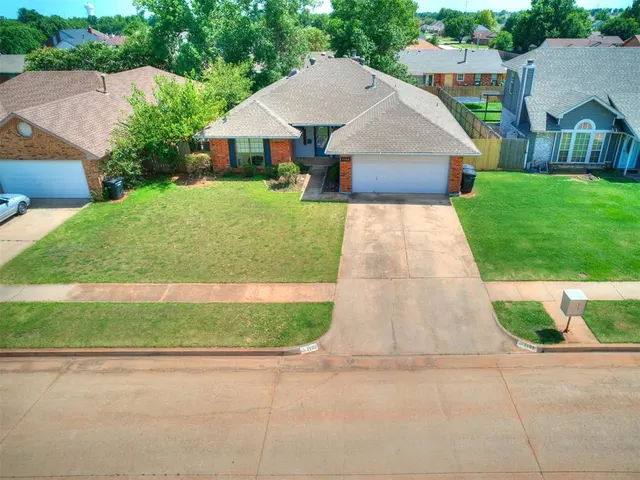 Photo 3 — 1108 NE 25th Street, Moore, OK 73160