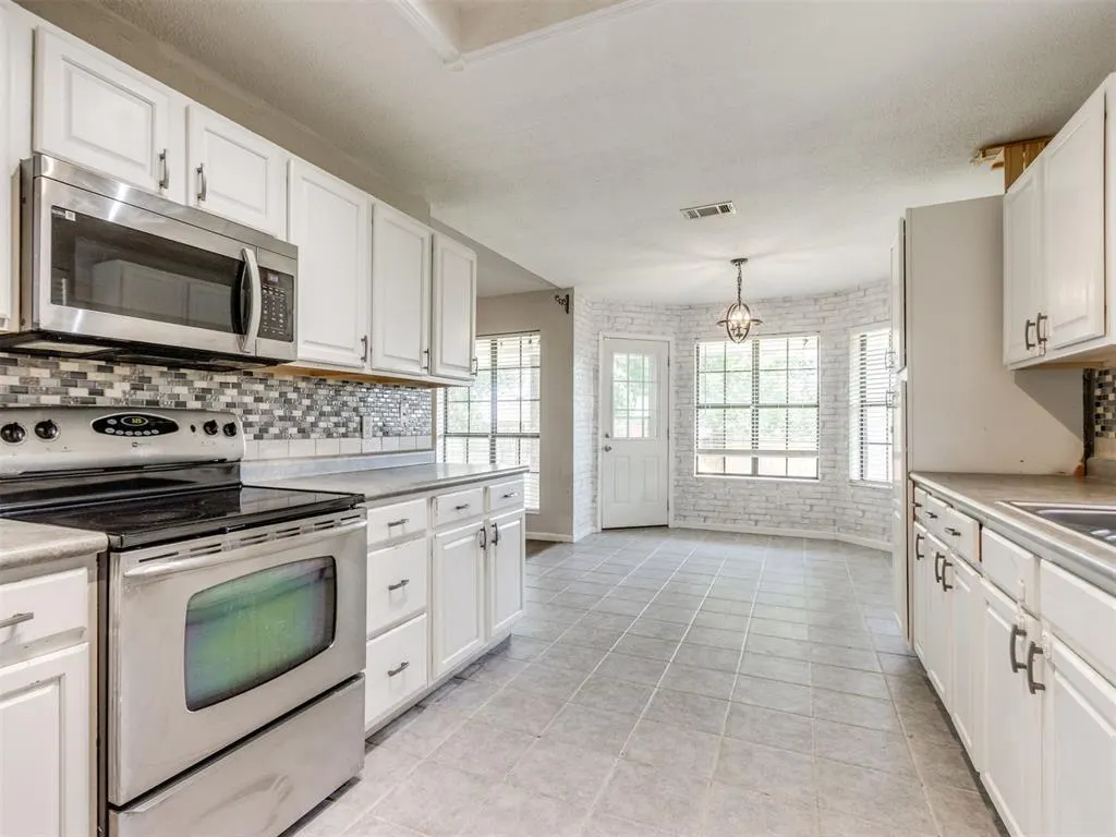 Photo 12 — 1108 NE 25th Street, Moore, OK 73160