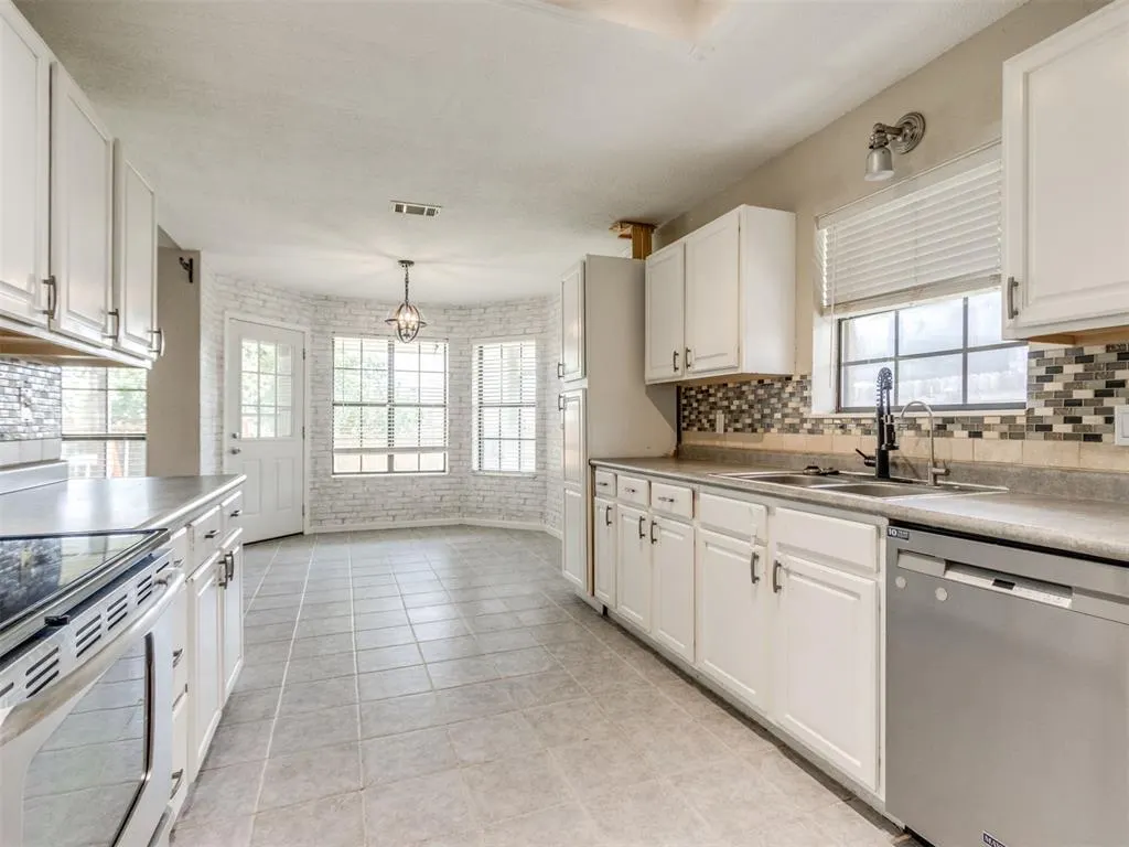 Photo 13 — 1108 NE 25th Street, Moore, OK 73160
