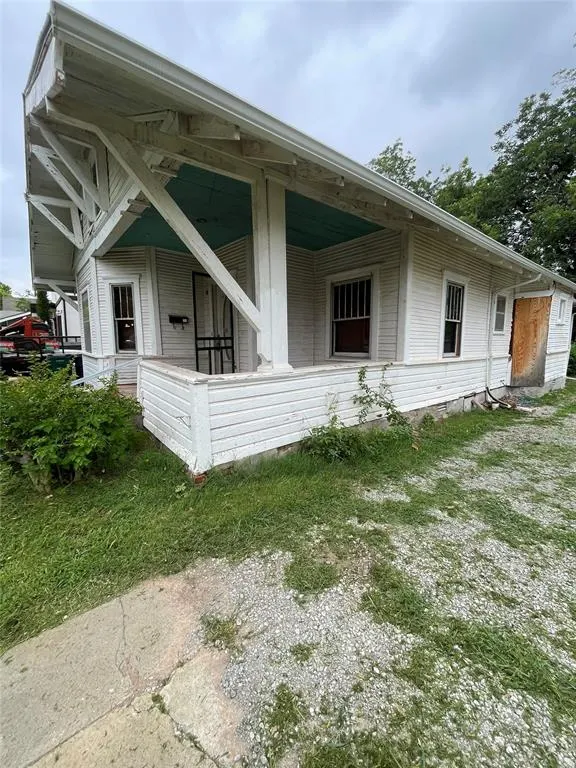 Front exterior — 613 NW 32nd Street, Oklahoma City, OK 73118