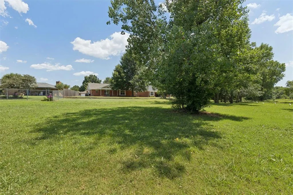 Photo 2 — 4813 E Wilcox Lane, Yukon, OK 73099