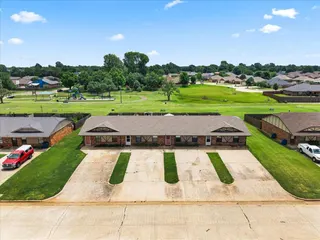 Sold home at 606 N Robin Way