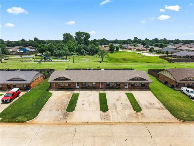 Front exterior — 606 N Robin Way, Mustang, OK 73064