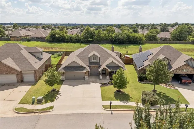 Photo 2 — 2725 Sunflower Drive, Edmond, OK 73013