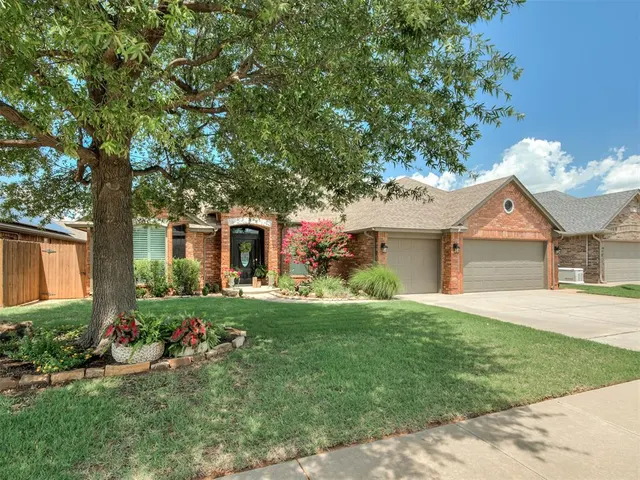 Photo 2 — 10625 NW 37th Street, Yukon, OK 73099