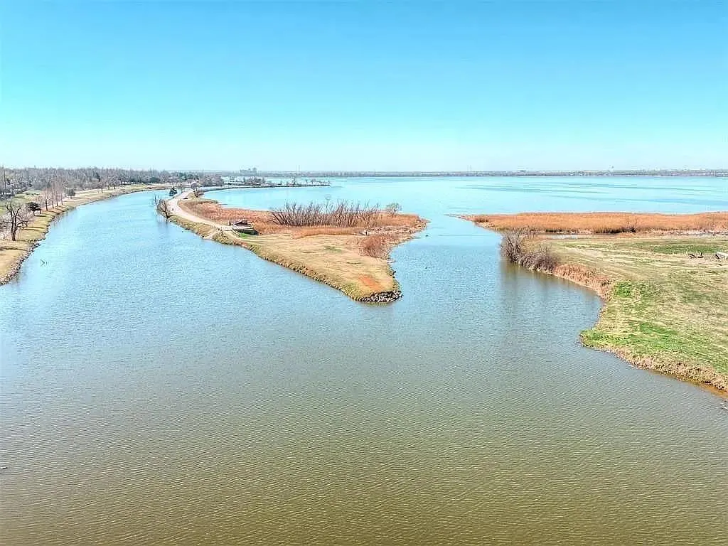 Photo 3 — Overholser Drive, Bethany, OK 73008