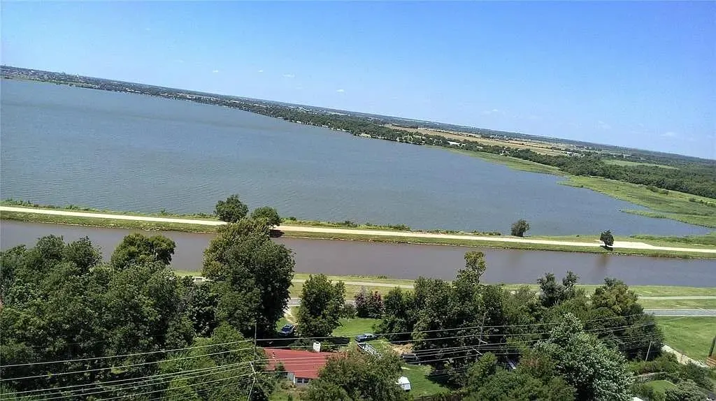Photo 4 — Overholser Drive, Bethany, OK 73008