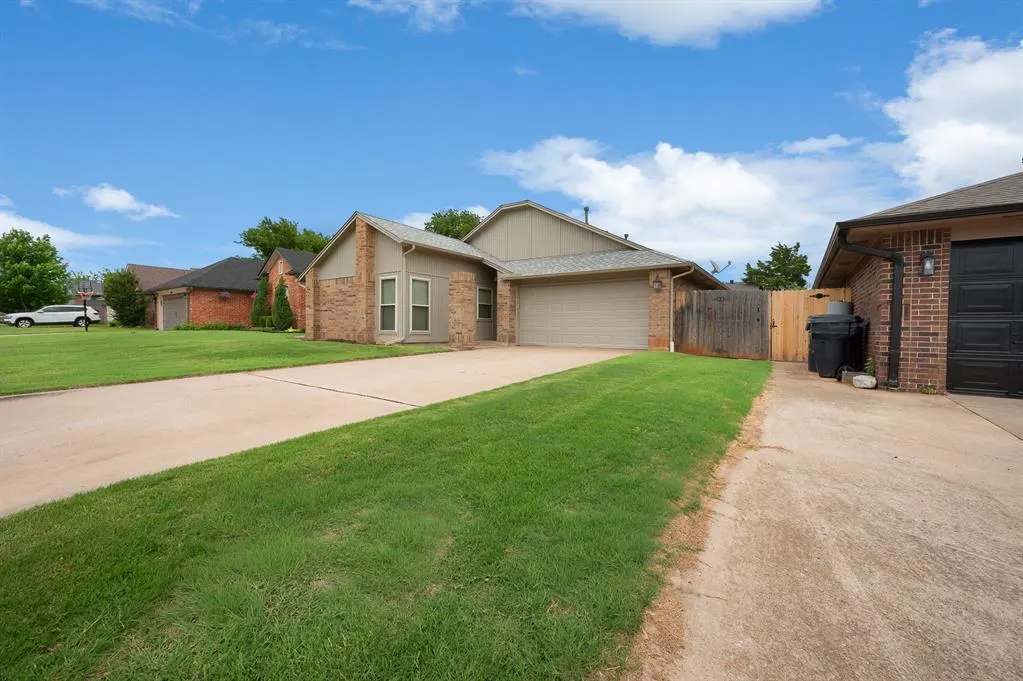 Photo 2 — 12800 Brandon Place, Oklahoma City, OK 73142