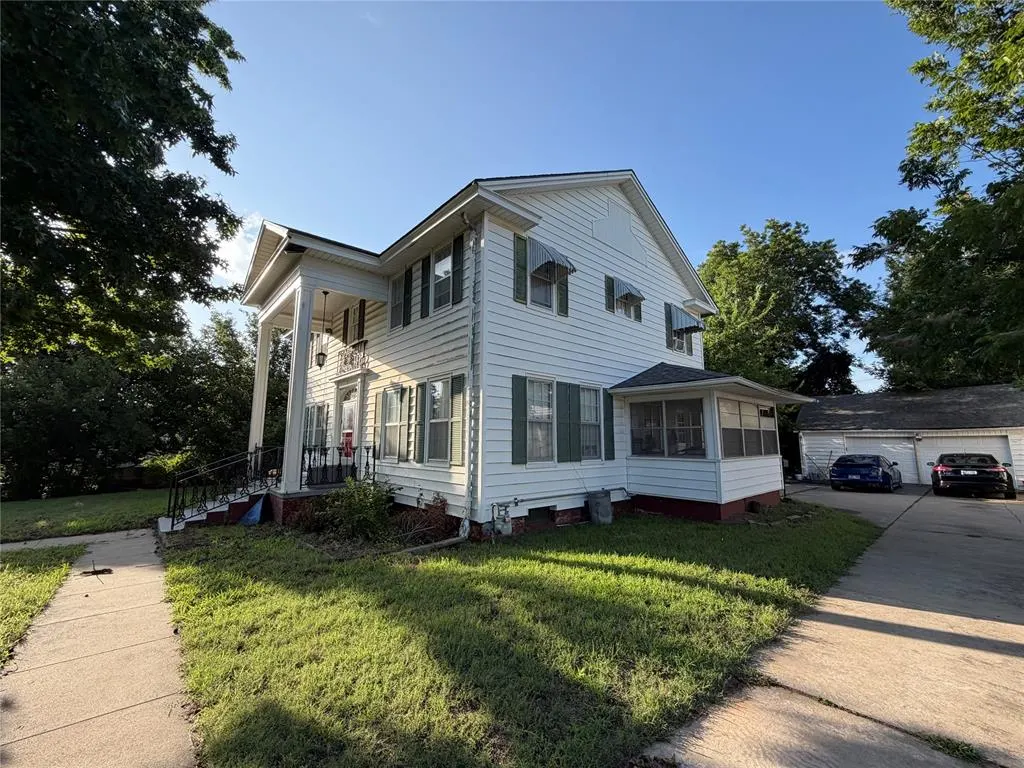 Photo 3 — 21 E Ayre Street, Shawnee, OK 74801