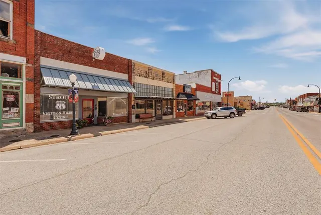 Photo 7 — 218 W Main Street, Stroud, OK 74079
